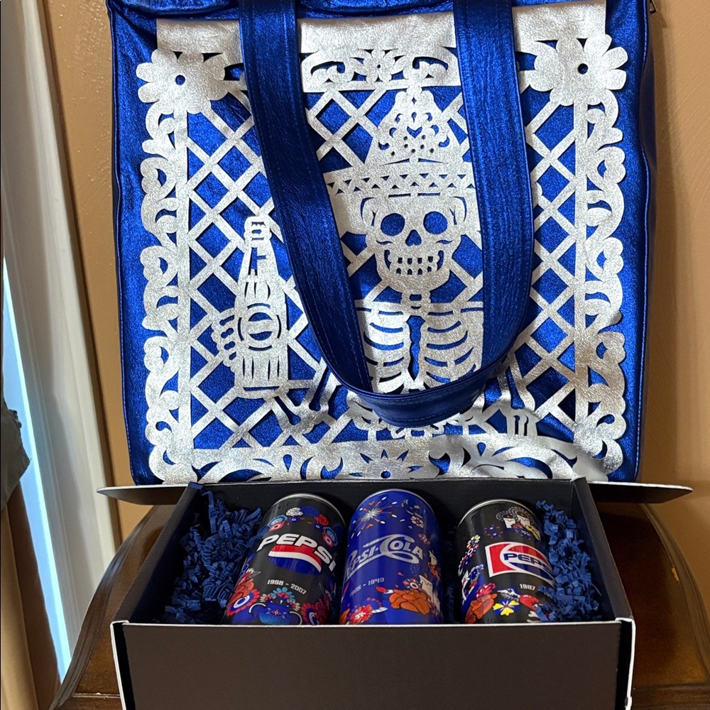 Collectible Pepsi Commemorative Can Set and beautiful  insulated tote